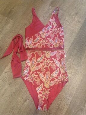 Baiia 3 piece swimwear with tie. Size 4 (American)
